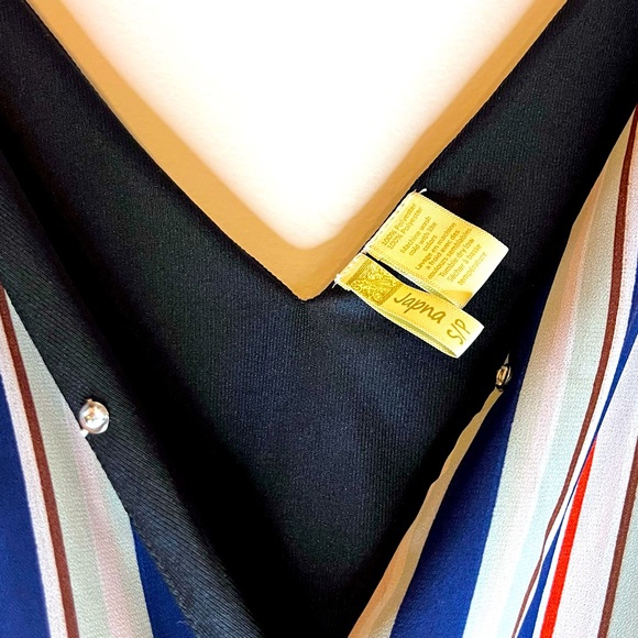 Flowy Striped V-neck Wrap Dress - Picture 6 of 7